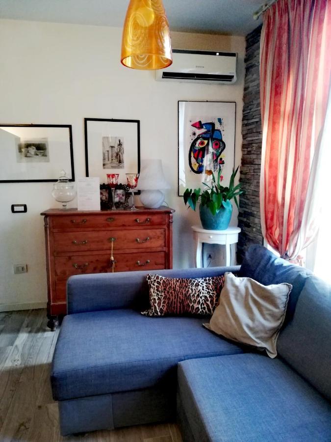 Casolare Isabella "Il Rifugio Dei Vinili" And Alice'S Room Ponsacco Luaran gambar