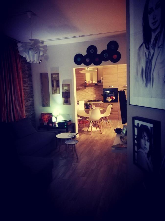 Casolare Isabella "Il Rifugio Dei Vinili" And Alice'S Room Ponsacco Luaran gambar